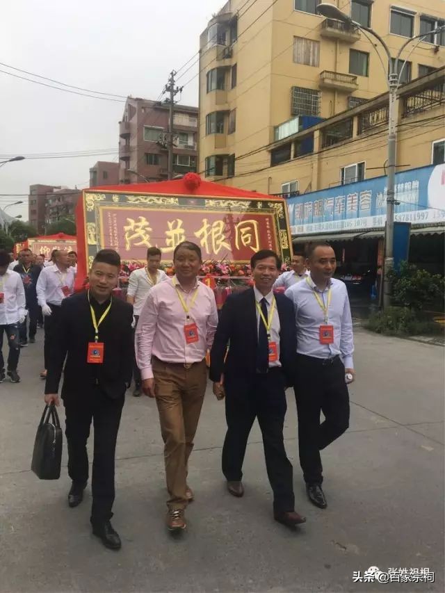 阜南张氏祠堂落成庆典仪式,张氏祠堂唱戏人山人海