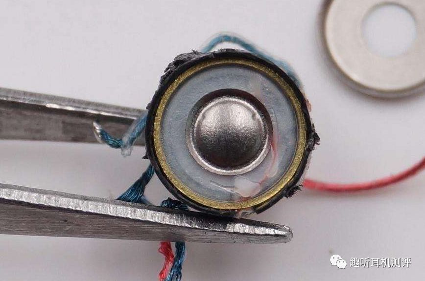 看似声学性能更好的平板耳机,最终沦为小众玩具