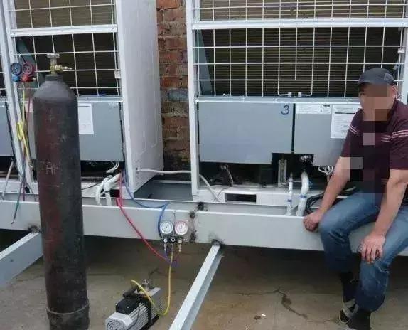 多联机空调加雪种的正确方法,空调管路漏雪种怎么办