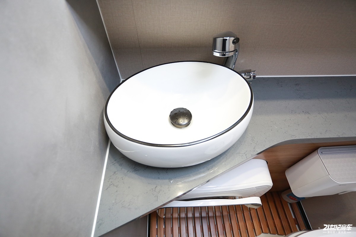 平头轻卡c型房车跃进,详解上汽跃进H500轻卡房车