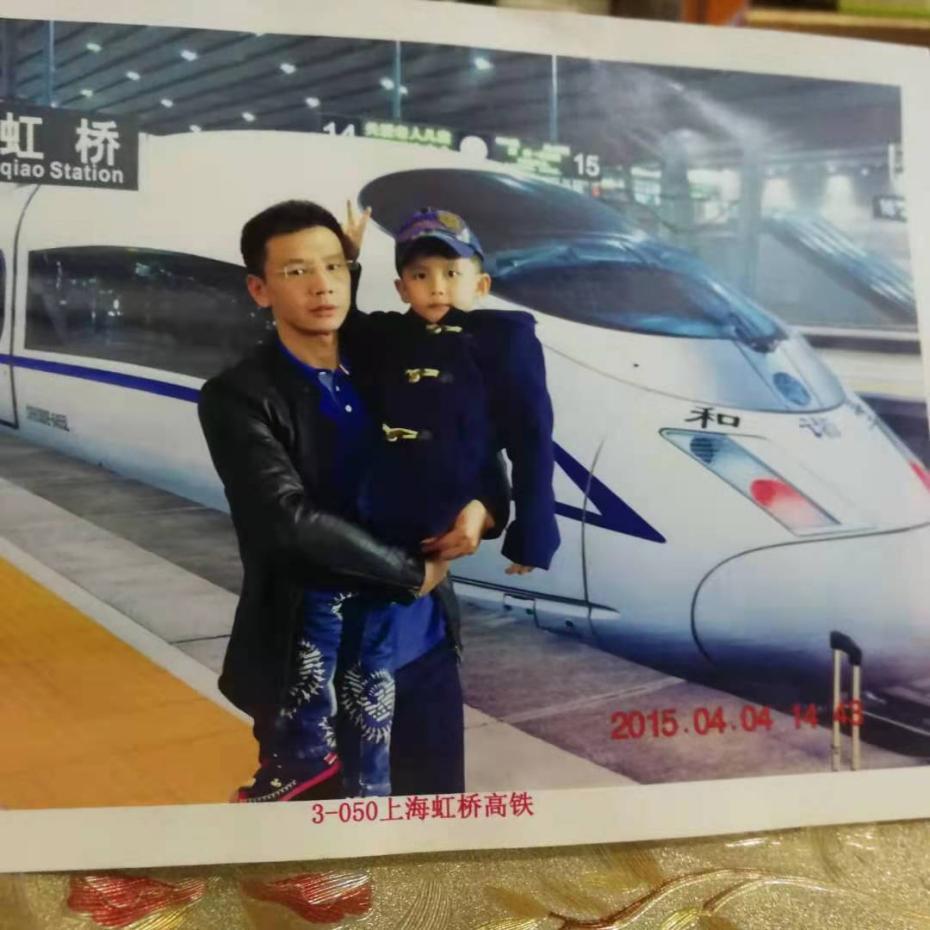 保姆无偿照顾雇主遗孤十余年,雇主夫妇双双重病临终托孤