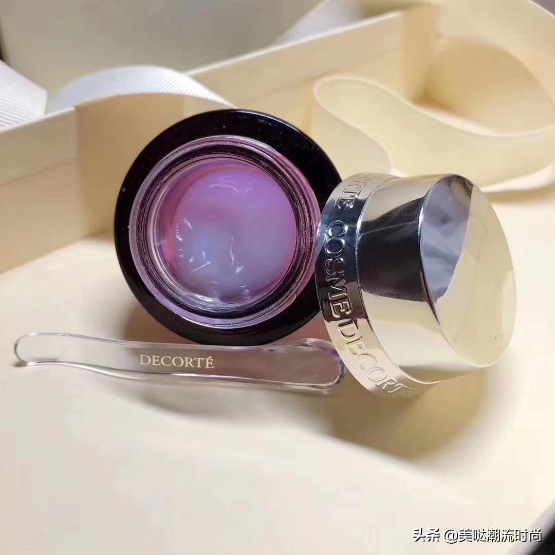 用最好的眼霜熬最晚的夜,熬最长的夜用最好的眼药水