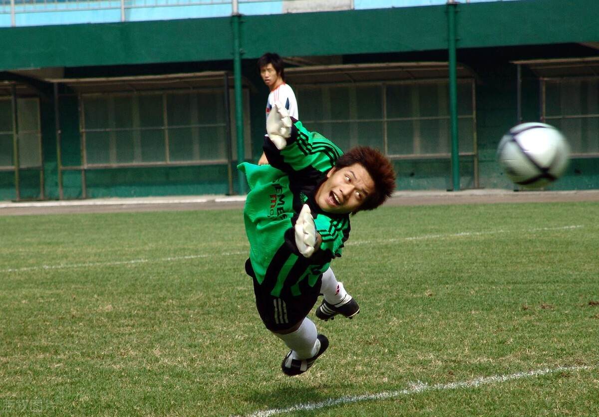 中国足坛传奇球星有哪些,中国足坛传奇球员