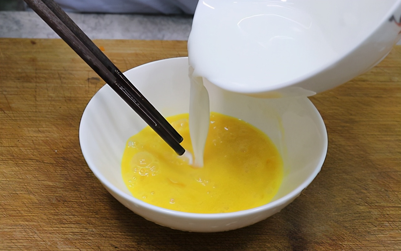 胡萝卜最好吃的做法，加上鸡蛋，简单一做，清香爽口又下饭