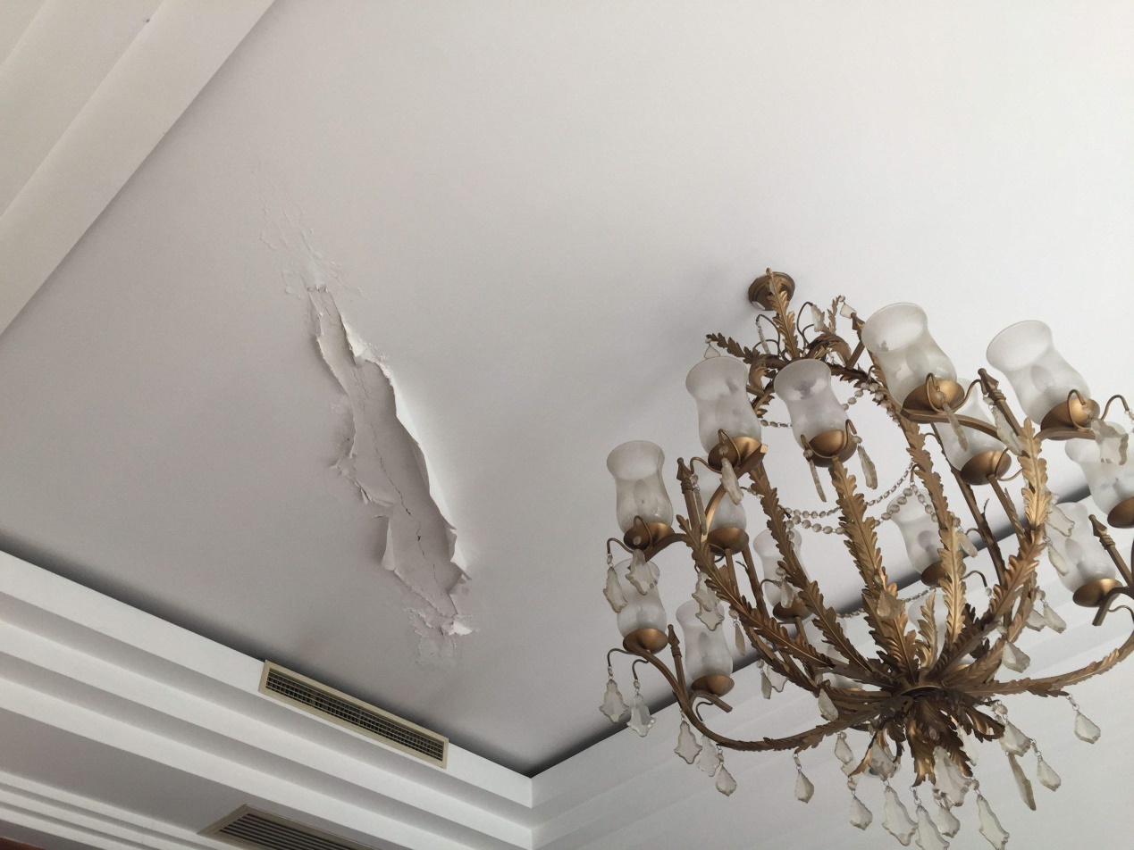 墙面瓷砖竖着开裂和横着开裂,怎么判断是墙体开裂还是墙面开裂