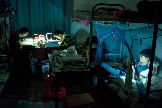 大学宿舍室友之间的氛围,大学宿舍怎么和自私的舍友相处