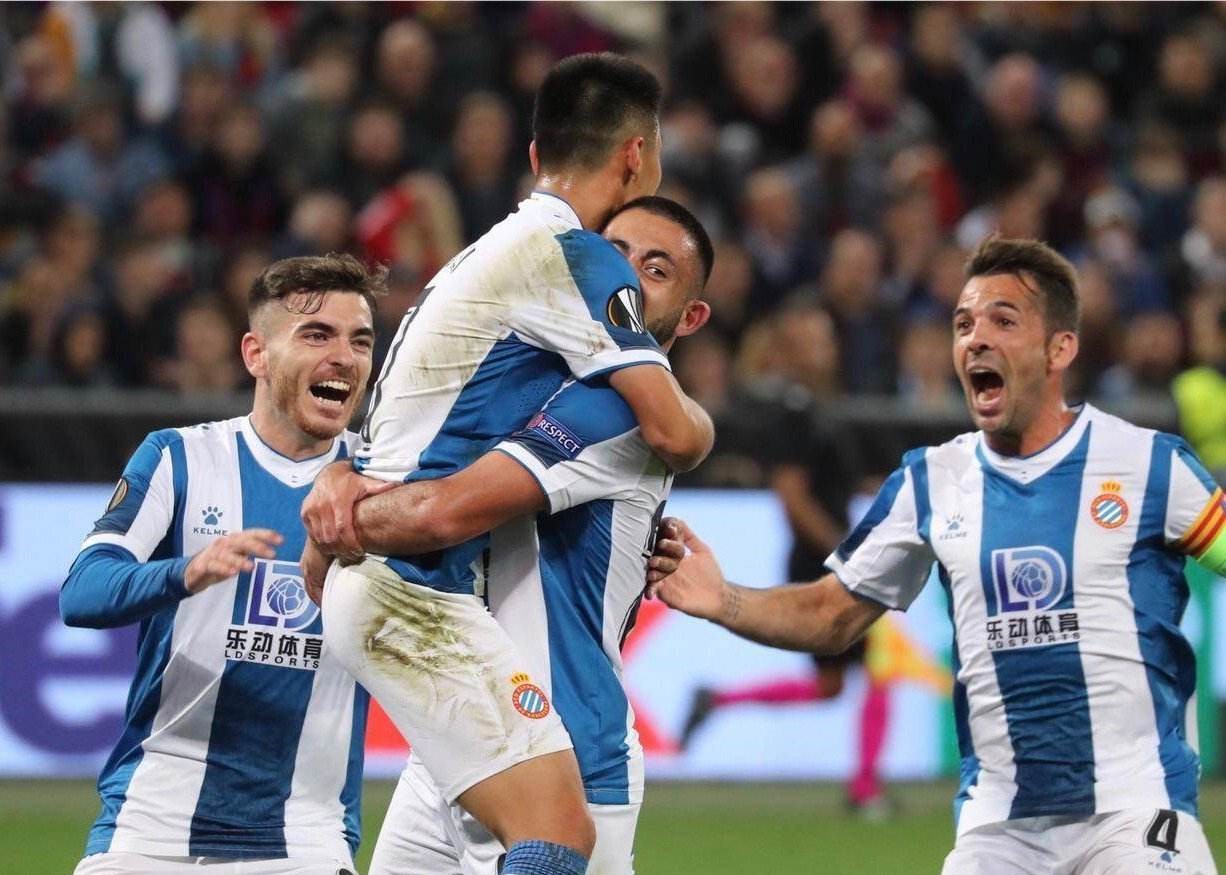 武磊上演“逆天”一幕惊呆全场,武磊重回首发凌空斩破球荒