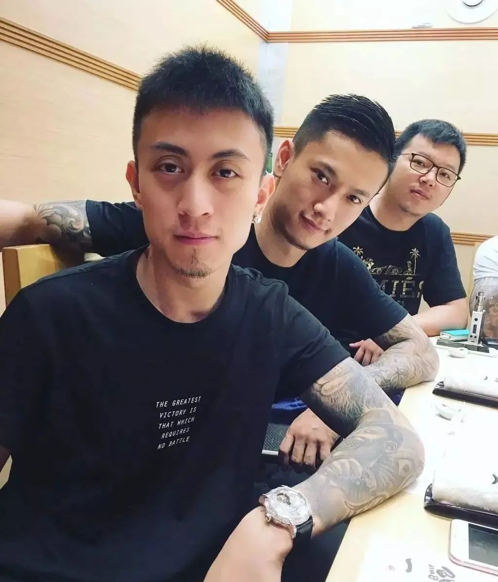 身价不输王思聪,家世堪比汪雨,被称为“沪上皇”的秦奋啥来头