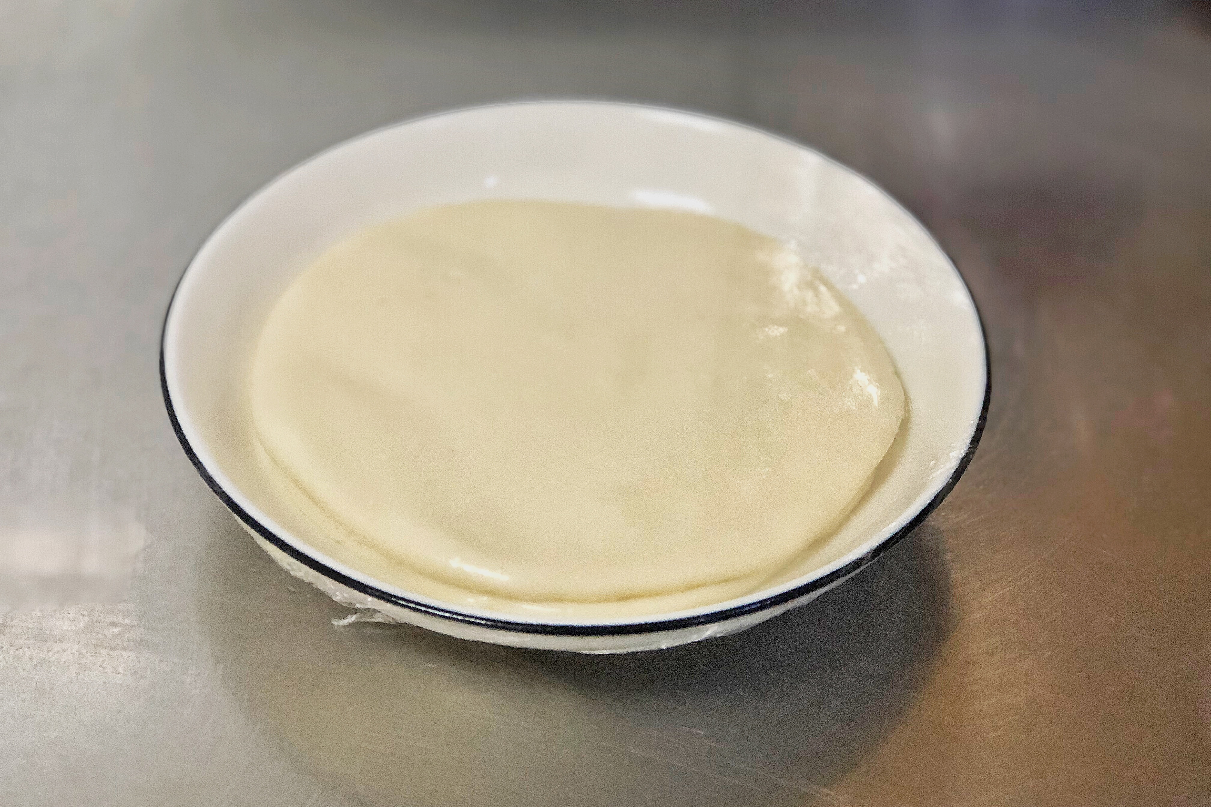 自己在家也能做拉面又细又长，配上西红柿鸡蛋的卤子，味美鲜香