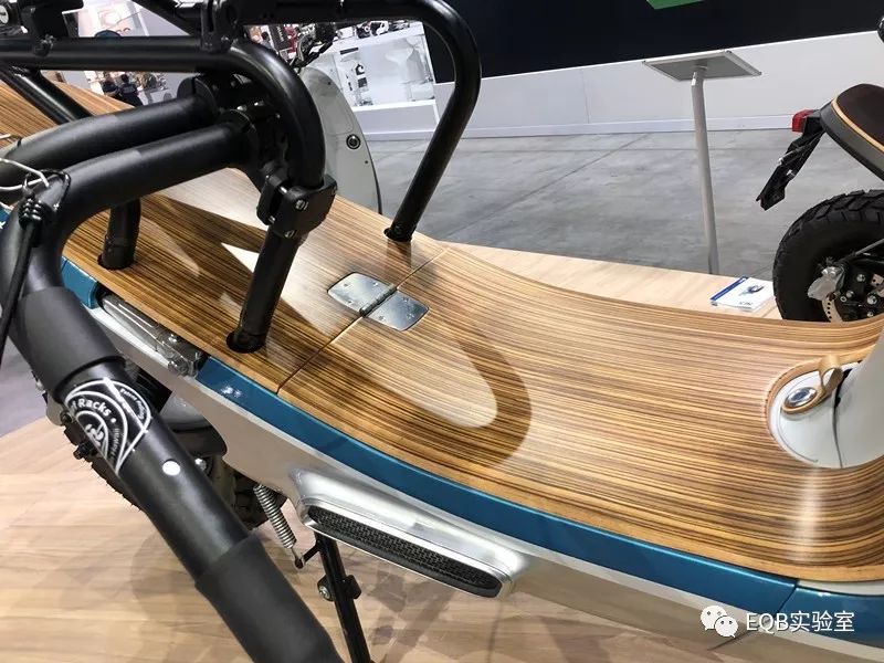 「米兰展独家」弯的电池？可当作充电宝的电池？外国人真会玩！