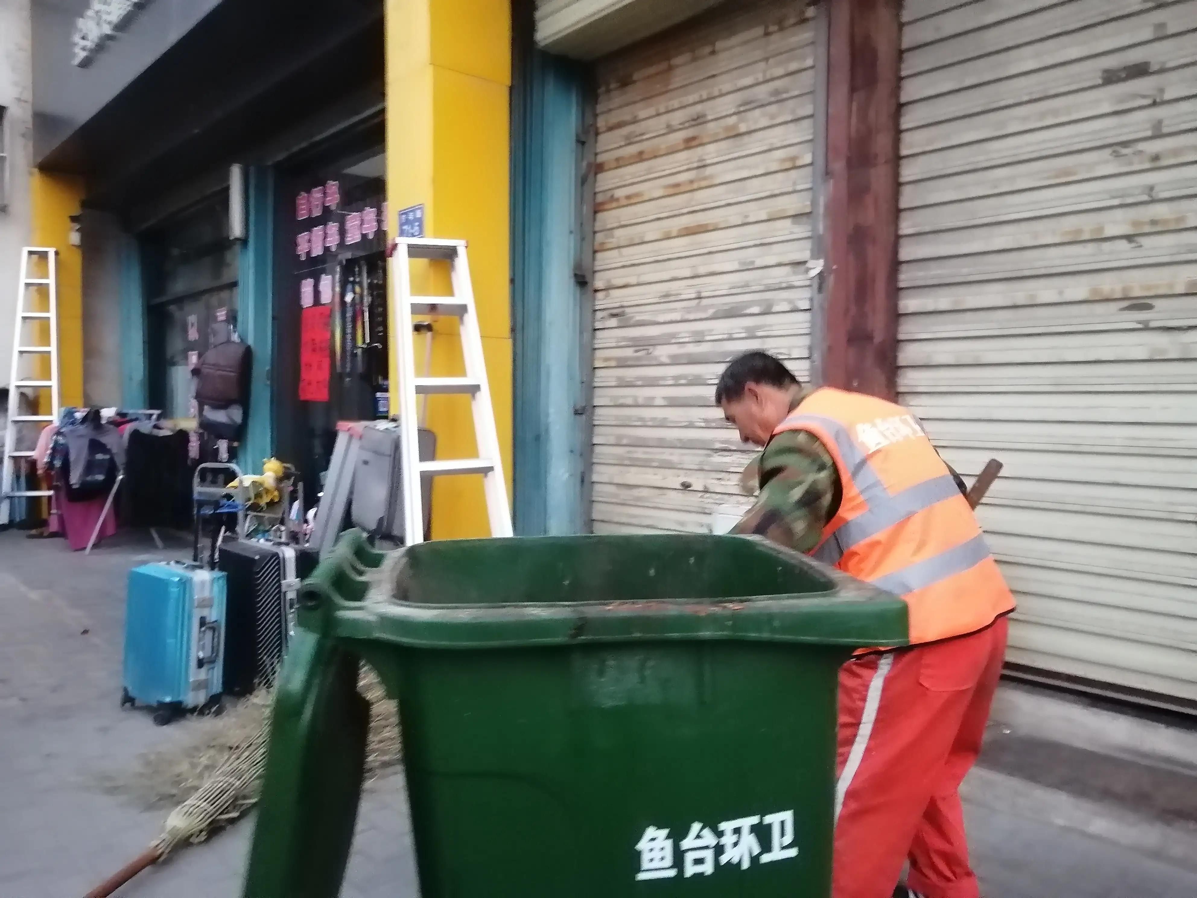 李民棵是环卫战线上的老黄牛