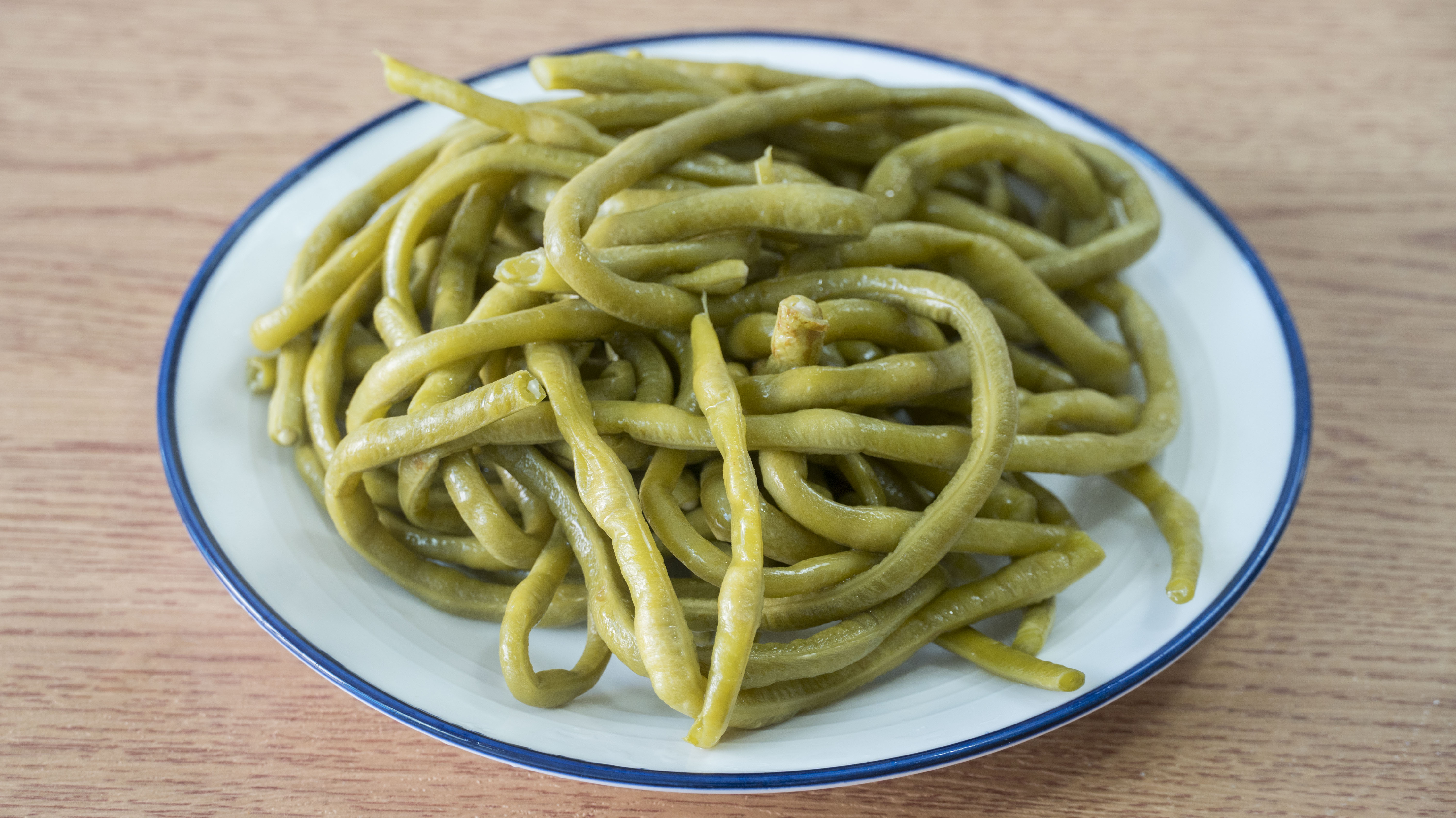 水瓶做酸豆角的方法,矿泉水瓶腌豆角的家常做法