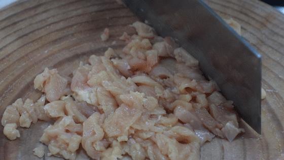 自制香肠的做法及配方要风干多久,看完香肠的制作过程你还敢吃吗