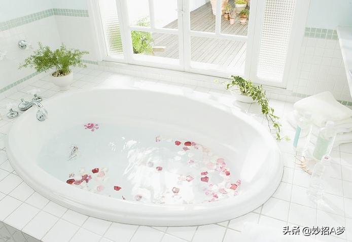 洗手台清洁小妙招,浴缸与墙面清洁