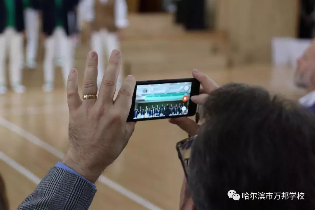 哈市这群孩子被美国校长团赞不绝口！哪所学校的学生这么牛？