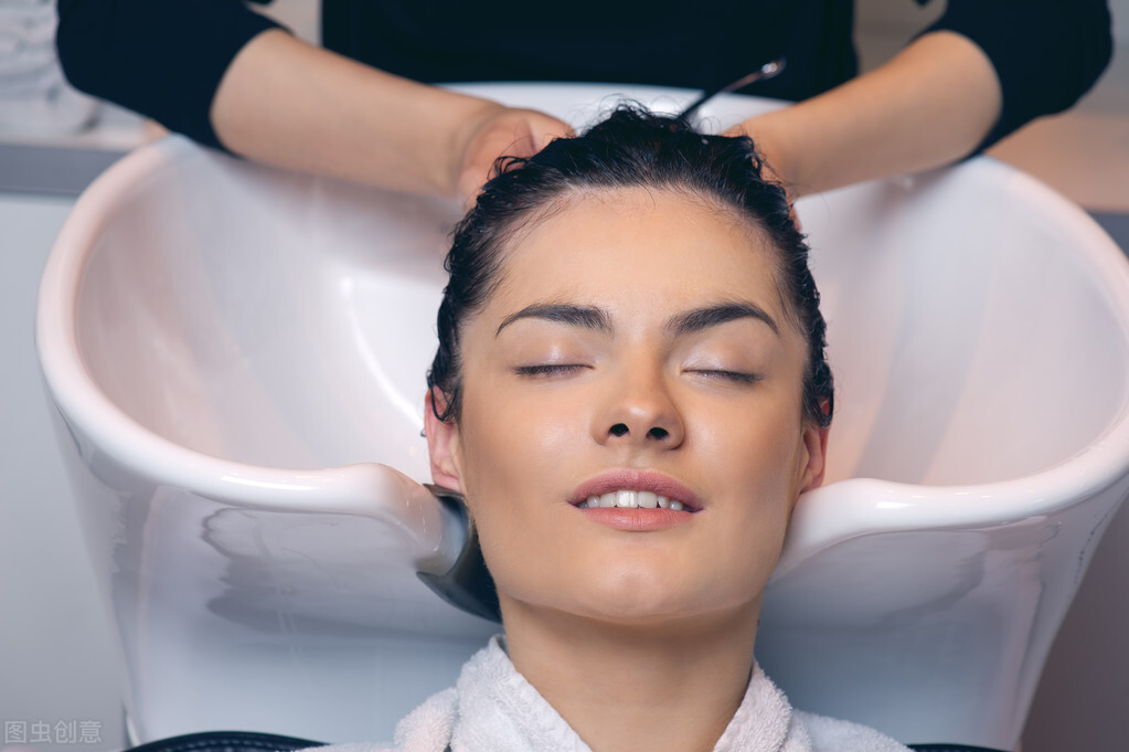 如果头发有静电炸毛怎么办,冬天静电多怎么办消除静电10招