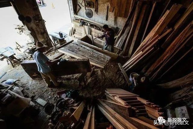 湖北大山里藏着一个大院，大院的大瓦房别致而又富有神秘色彩