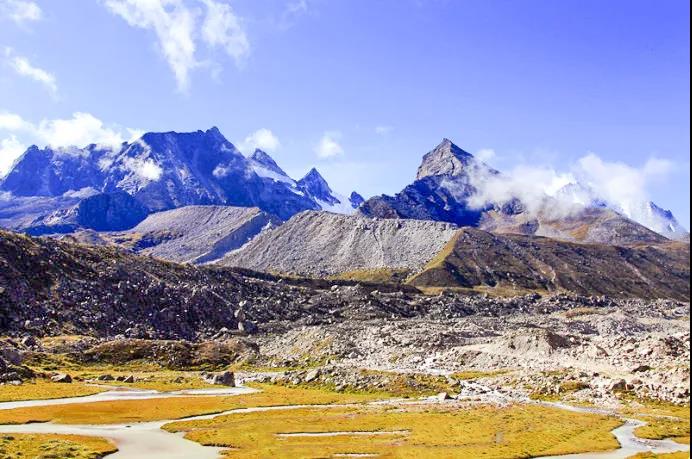 酸奶糊,酸奶湖6月份风景