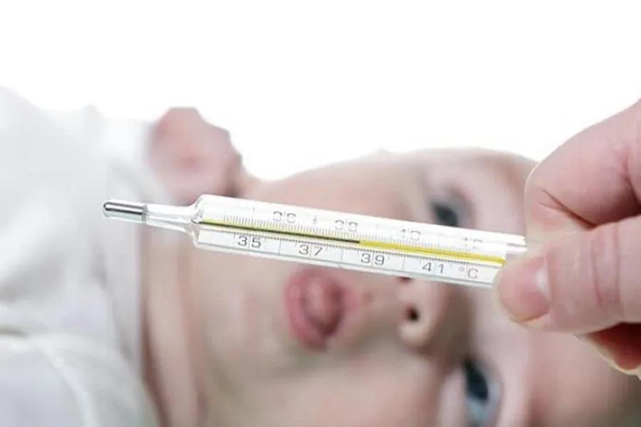 发烧需要居家观察几天,小孩突然发烧要怎么处理