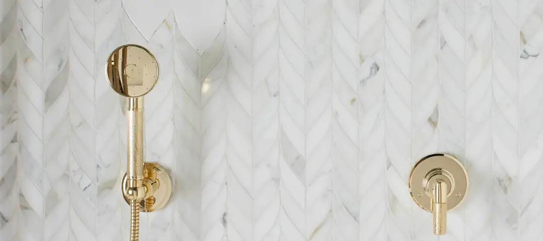 只花100块买的花洒，比依萍借钱那天的雨还大