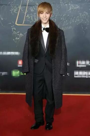 郭敬明为何叫小金人,郭敬明穿大衣完整视频