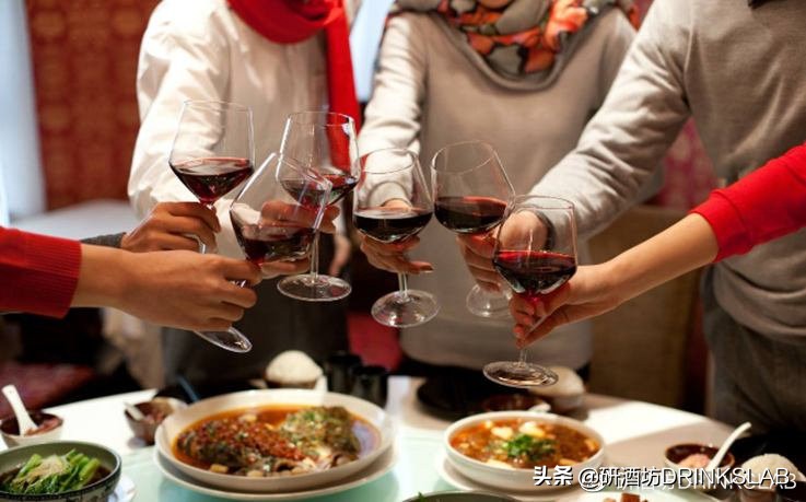 看红酒标签怎么区别红酒好坏,看红酒瓶怎么区别红酒好坏