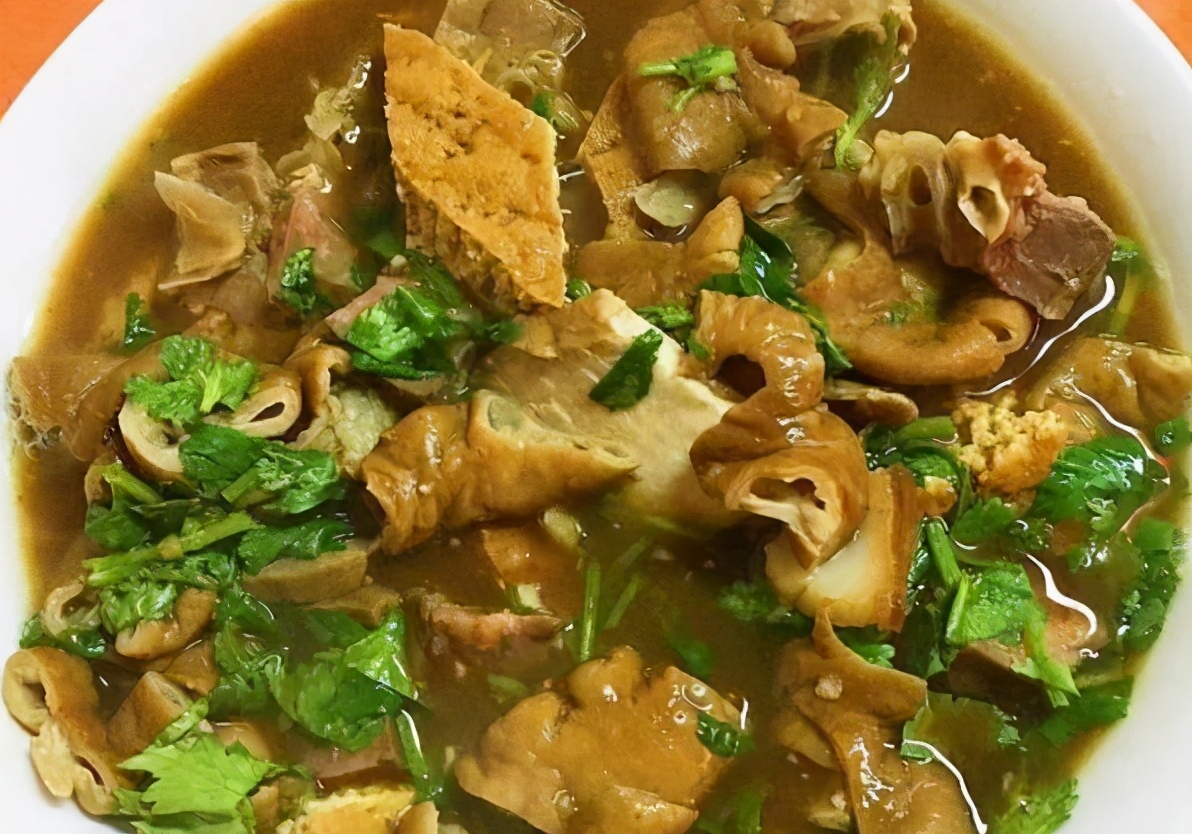 曾经的北京穷人美食，如今连明星都抢着去吃，揭秘“卤煮”的秘密