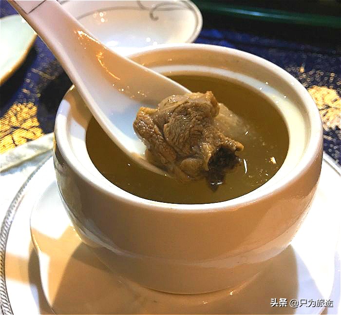 喝白酒的小姐姐古装,穿汉服喝白酒小姐姐