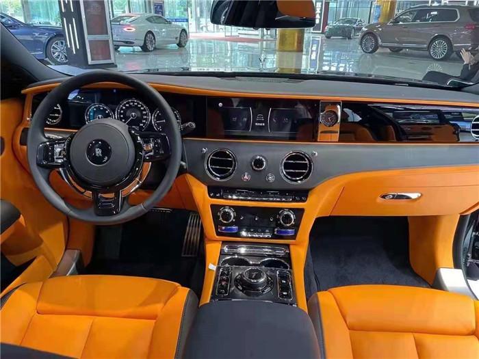 劳斯莱斯blackbadge古思特,400万劳斯莱斯古思特新款