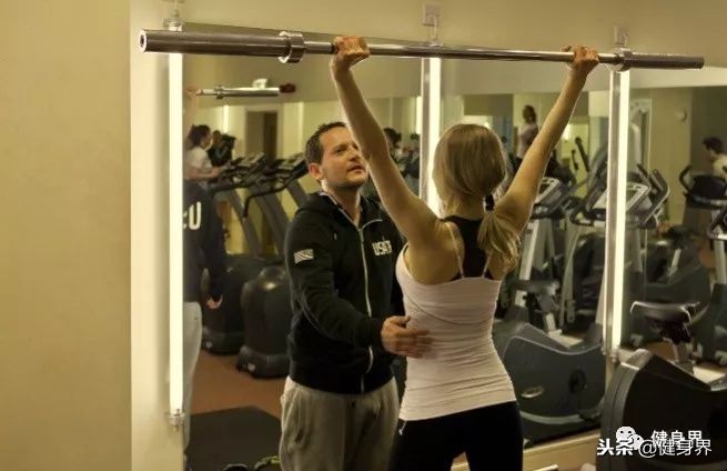 剧烈运动肚子疼怎么回事,剧烈运动肚子疼呕吐