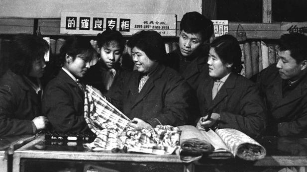 时尚潮流街拍2018年冬季,时尚就是一个轮回街拍