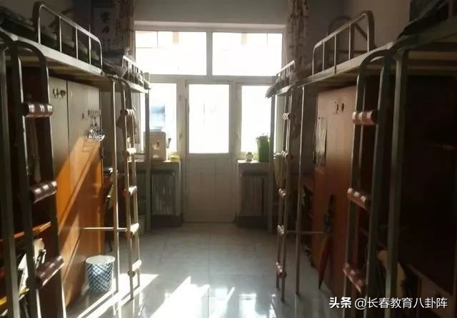 全国高校宿舍奢华排行,各个学校宿舍大比拼