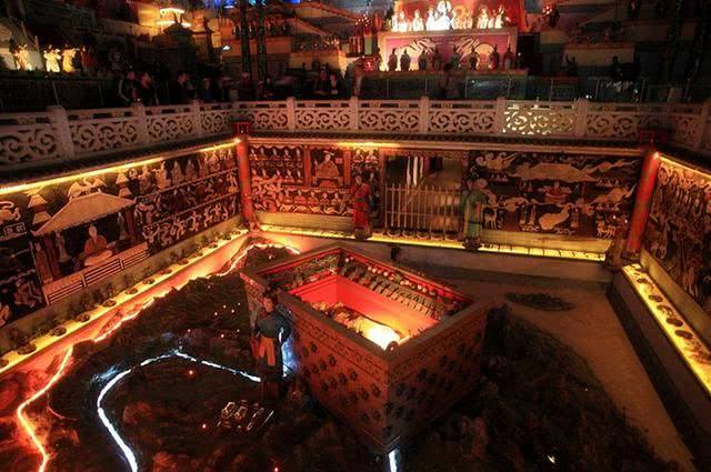 秦始皇陵是不是一个巨大的金字塔,秦始皇陵有超过5米厚的宫墙保护