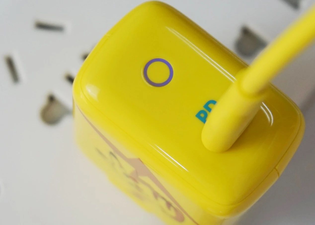 anker宝可梦充电器,anker18w小巧款充电宝测评