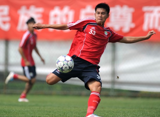 黄希扬加盟重庆当代足球俱乐部,黄希扬泪别重庆两江竞技国安