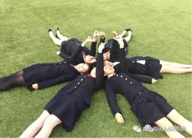 中国校服的问题,可绝不仅仅是丑