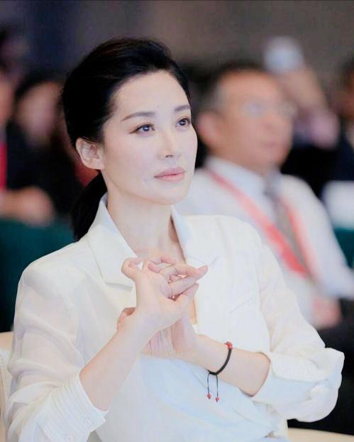 适合30岁用的平价面霜性价比高的,40-50岁适合用的平价抗皱面霜