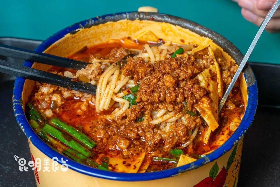 昆明日均卖500碗的米线店有哪些,昆明卖米线难吗