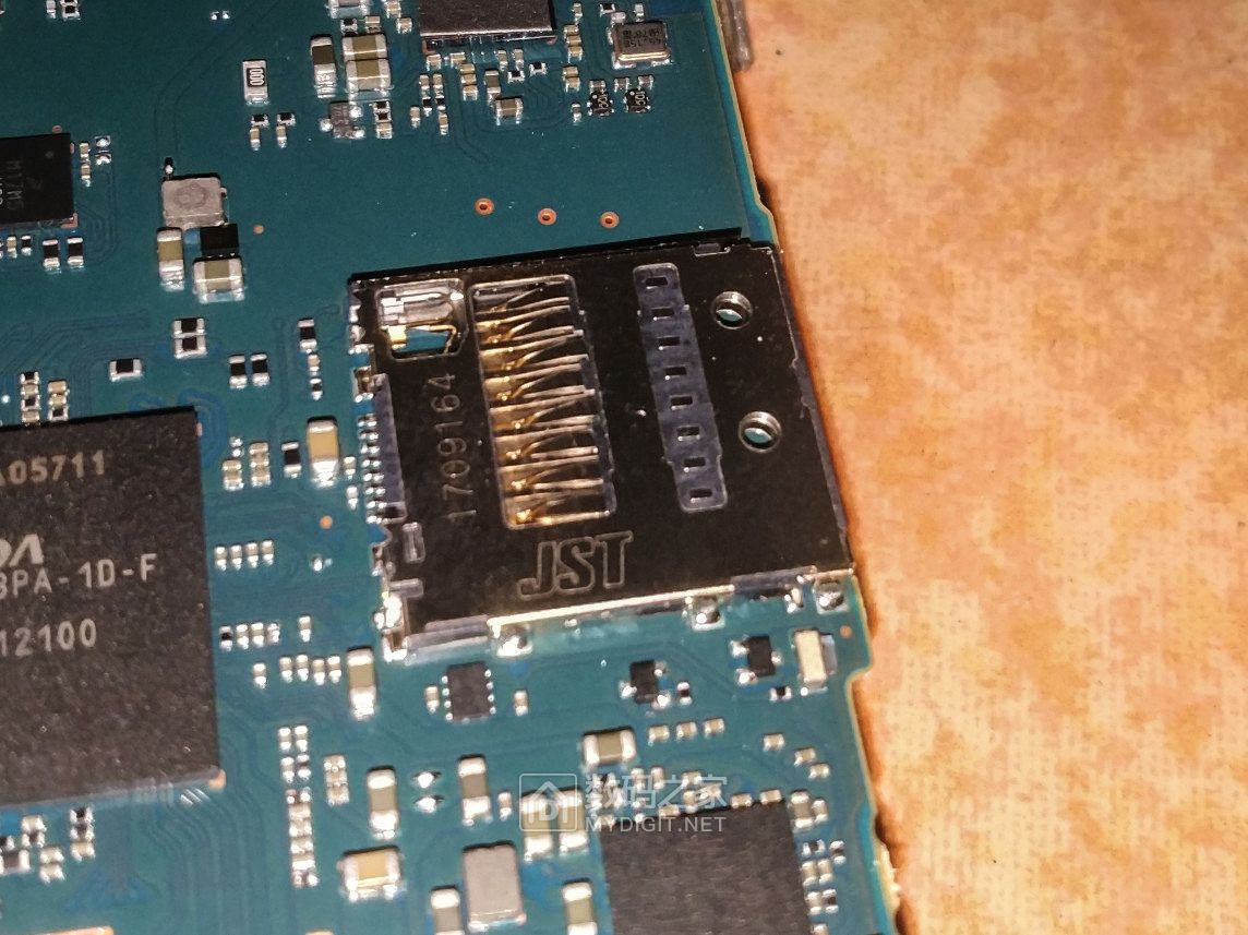 售价1000元的索尼NW-A45无损音乐*放播**器拆解！对比NW-A35主板图