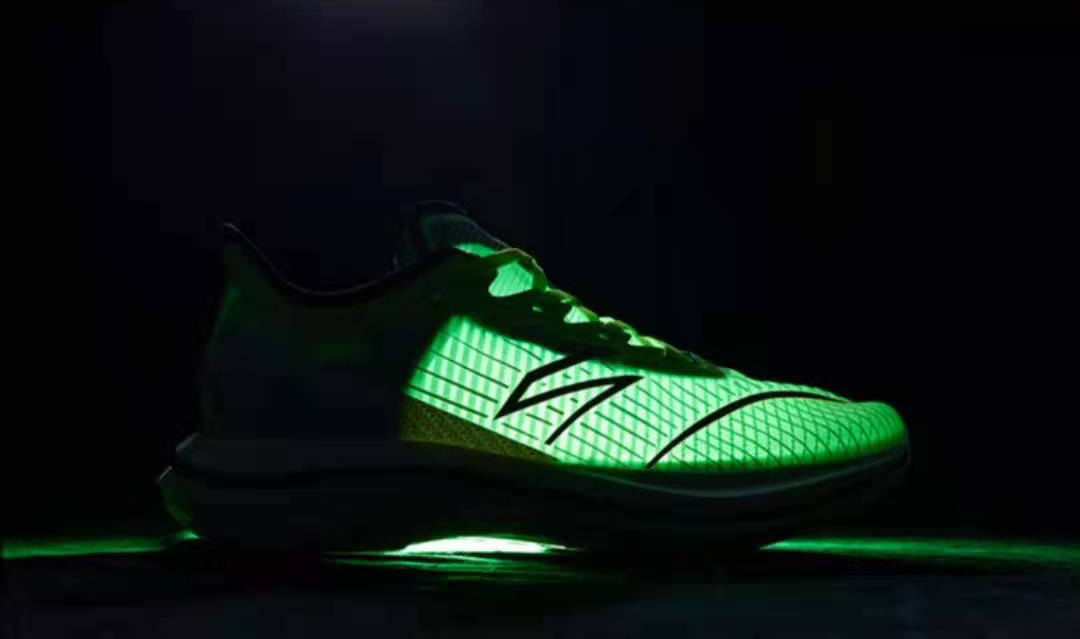 高颜值反光跑鞋,高回头率跑鞋