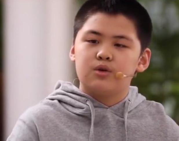 陈建斌蒋勤勤儿子塌鼻梁,陈建斌小儿子正面照