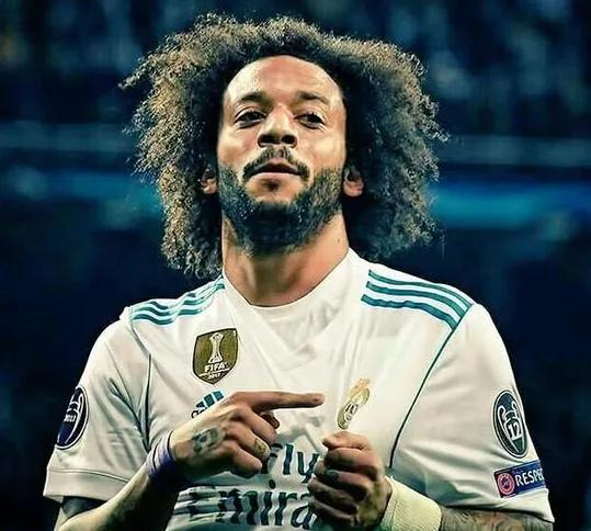 足球场激情对抗,现役11人最强足球球员组成的阵容