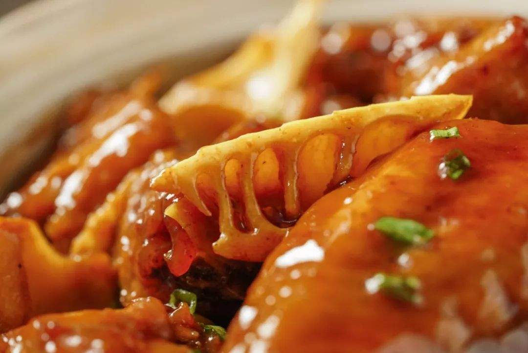 要想每天笑嘻嘻，不如竹笋焖个鸡？