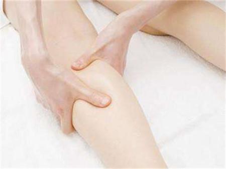 孕晚期腿脚肿得厉害是怎么回事,孕晚期肿成猪头