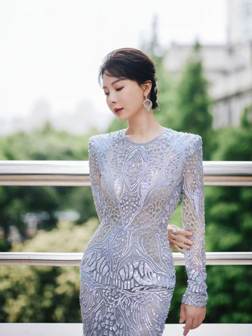 最新明星红毯珠宝,女明星红毯封神造型礼服