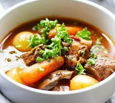 炒菜煲汤盐放多了怎么办？加水你就错了，大厨告诉你正确处理办法