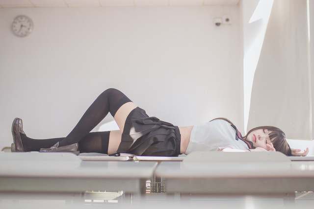 为什么黑丝对男的诱惑这么大?对黑丝毫无抵抗力呢?