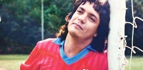 演员的自我修养：混迹足坛20多年的“凯撒大帝”充满传奇的一生