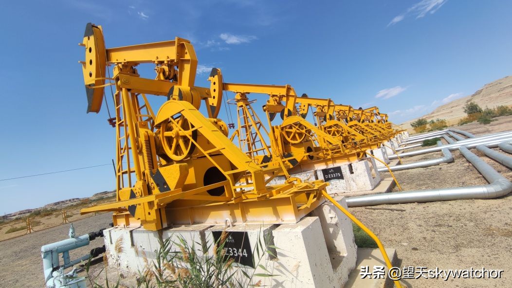 克拉玛依魔鬼城石油井,克拉玛依魔鬼城