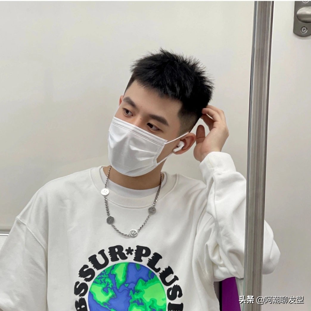 二十几岁的男生发型别再瞎剪了,试试这3款,剪完帅气涨颜值